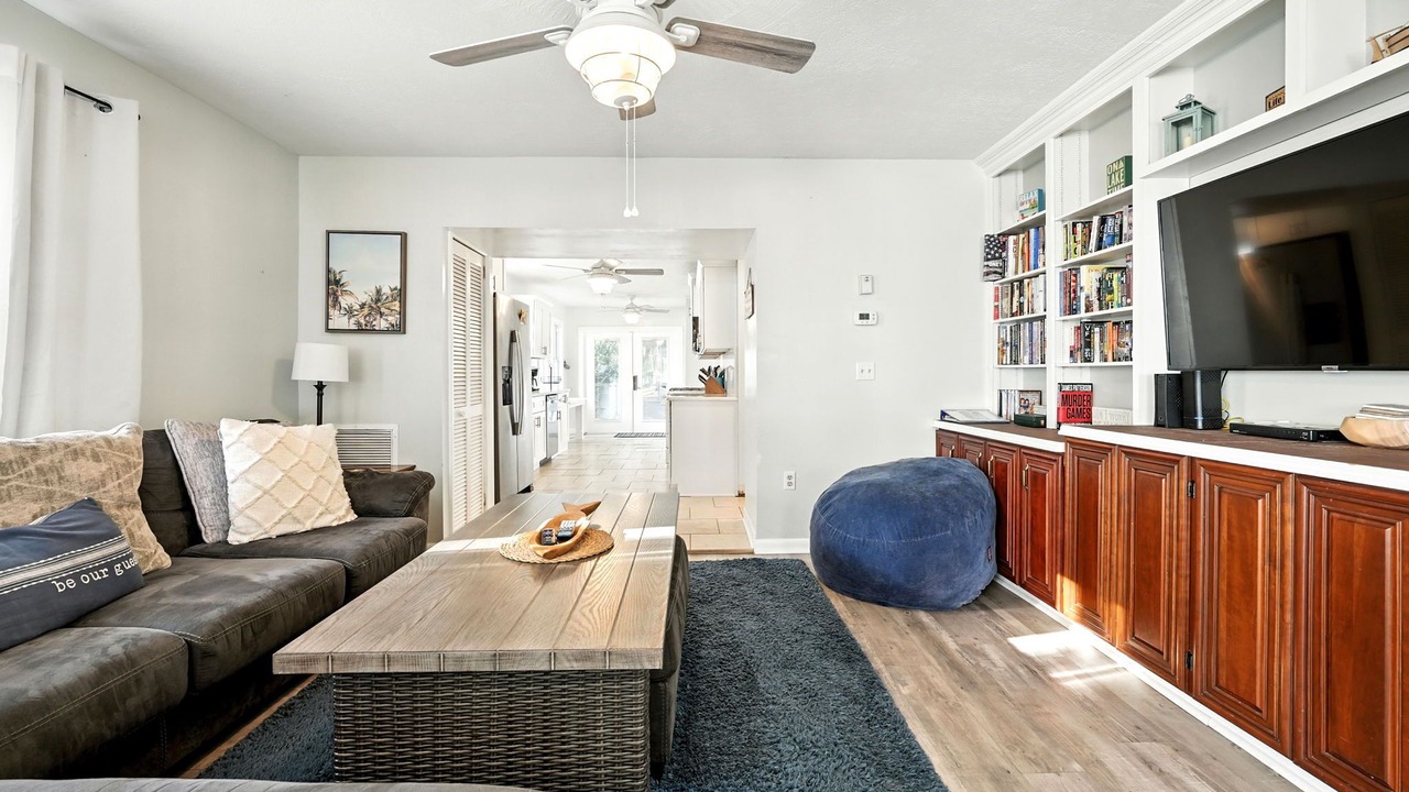 Photo of Livingroom in Candler