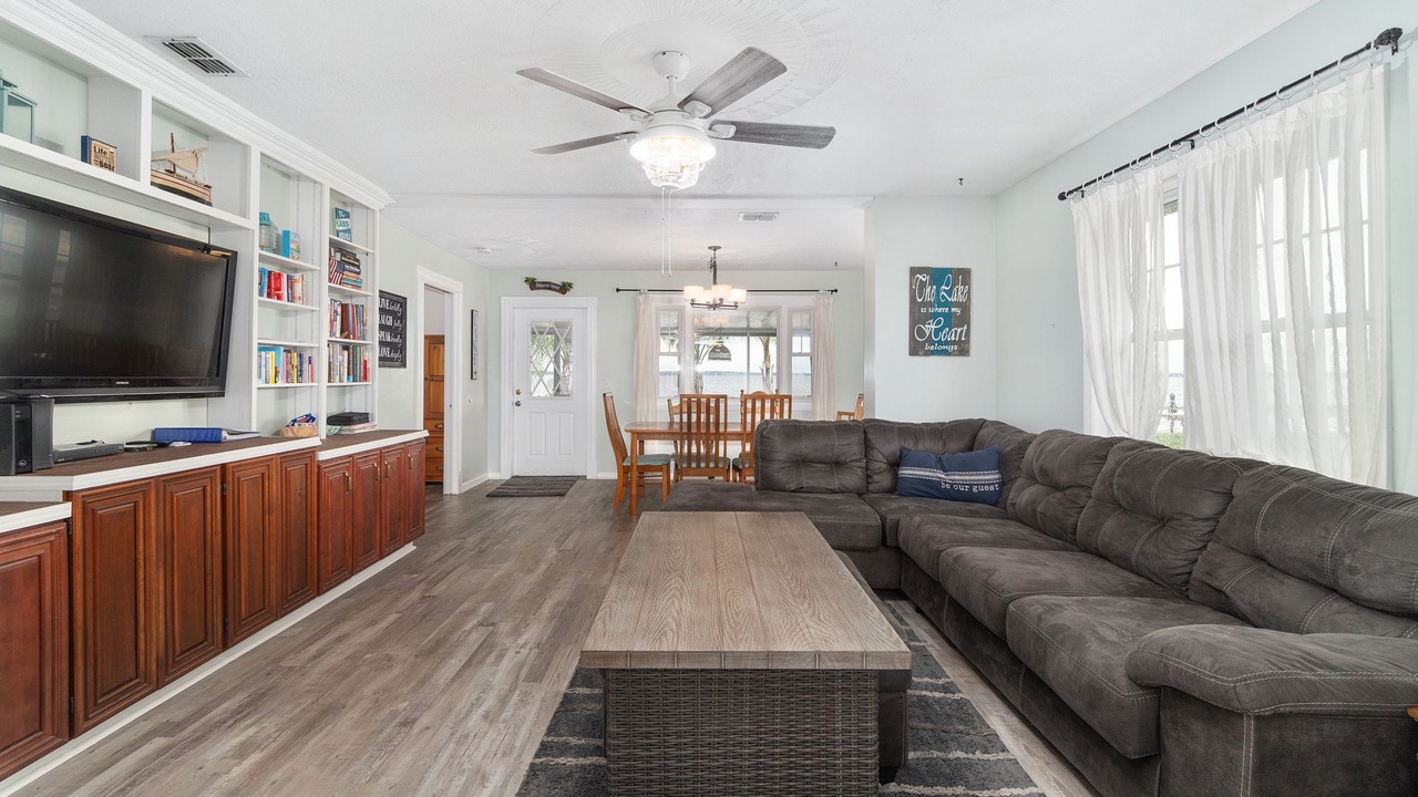 Photo of Livingroom in Candler