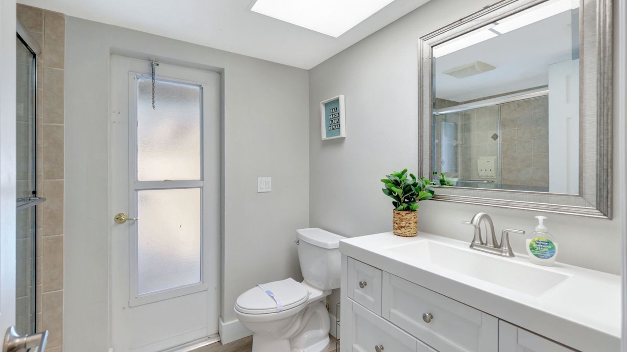 Photo of Bathroom in Pelican