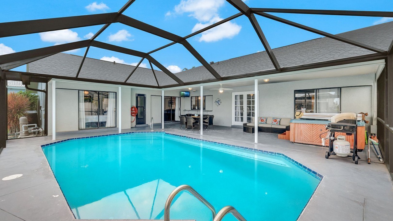 Photo of Outdoor in Pelican
