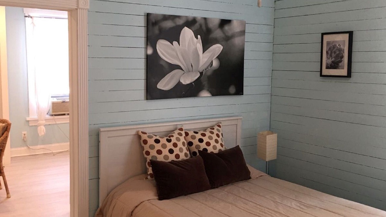 Photo of Bedroom in Altamont Manor