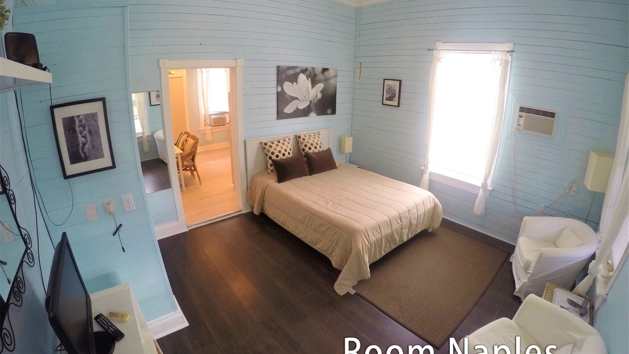 Photo of Bedroom in Altamont Manor