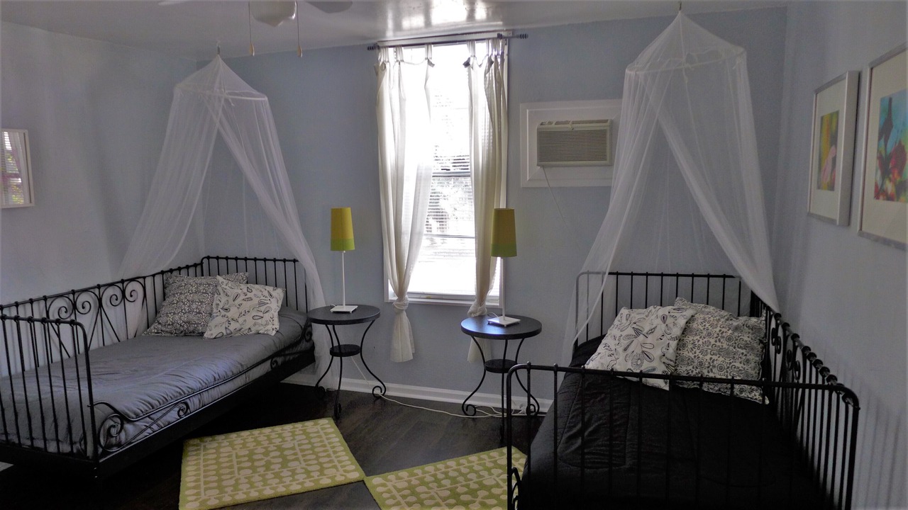 Photo of Bedroom in Altamont Manor