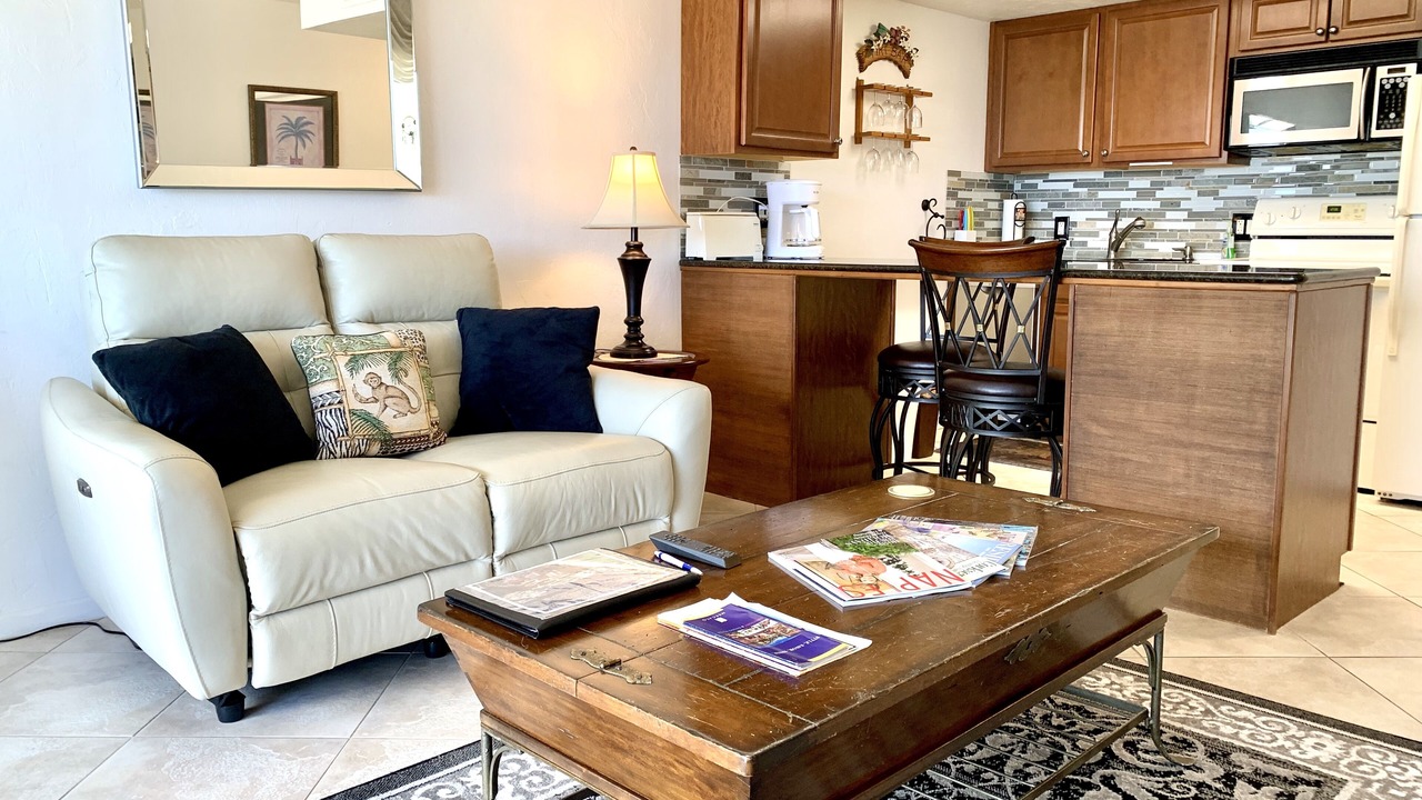 Photo of Livingroom in Vanderbilt Beach