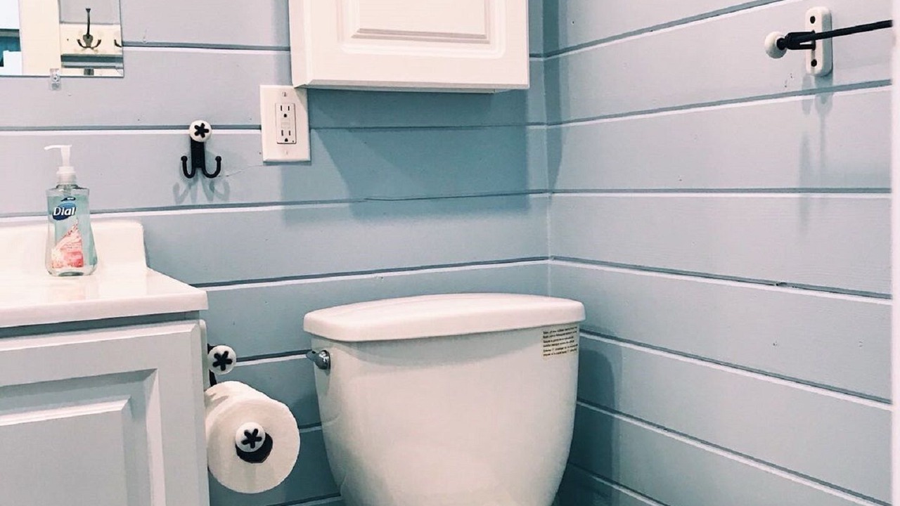 Photo of Bathroom in Altamont Manor