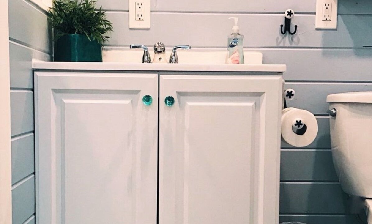 Photo of Bathroom in Altamont Manor