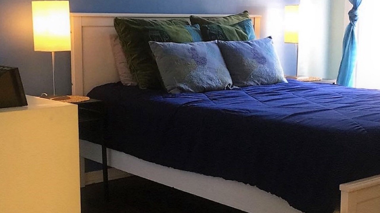 Photo of Bedroom in Altamont Manor