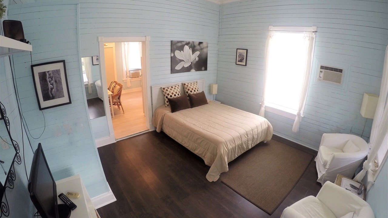 Photo of Bedroom in Altamont Manor