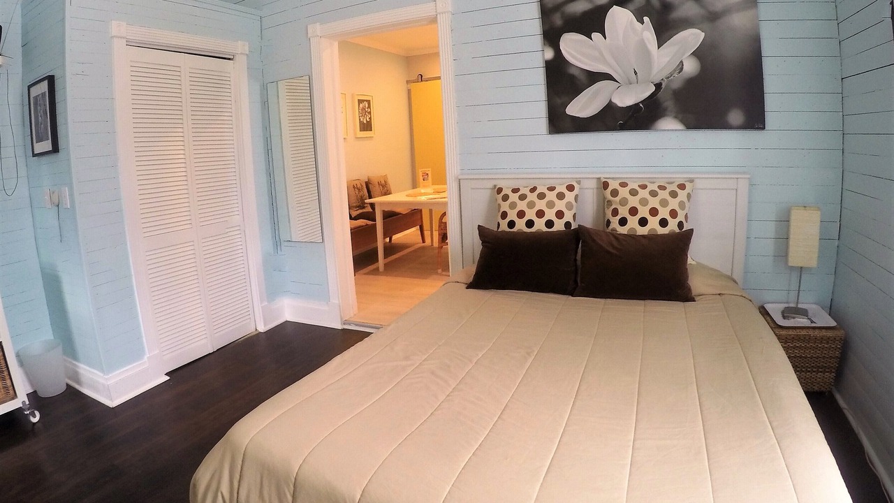 Photo of Bedroom in Altamont Manor