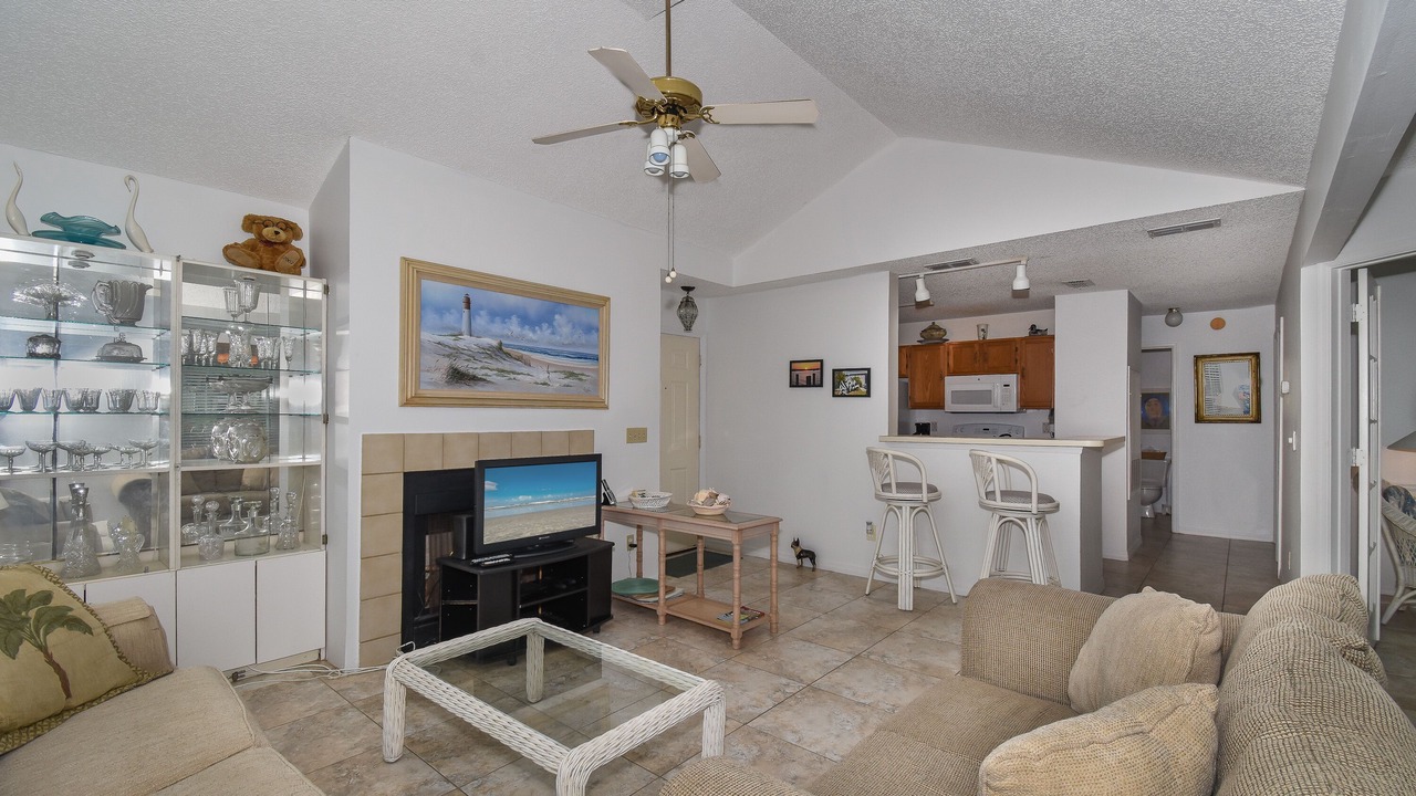Photo of Livingroom in New Smyrna Beach
