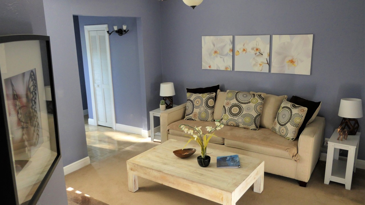 Photo of Livingroom in Altamont Manor
