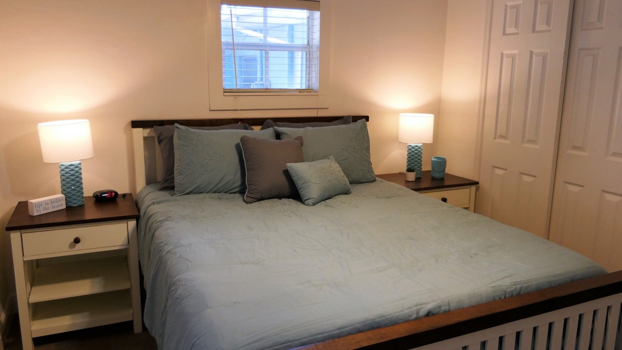Photo of Bedroom in Altamont Manor