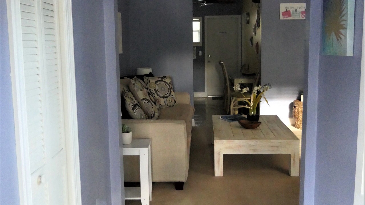 Photo of Livingroom in Altamont Manor