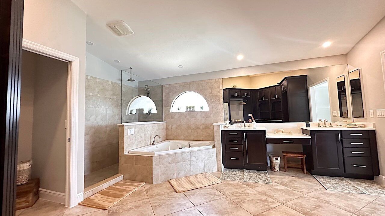 Photo of Bathroom in Caloosahatchee