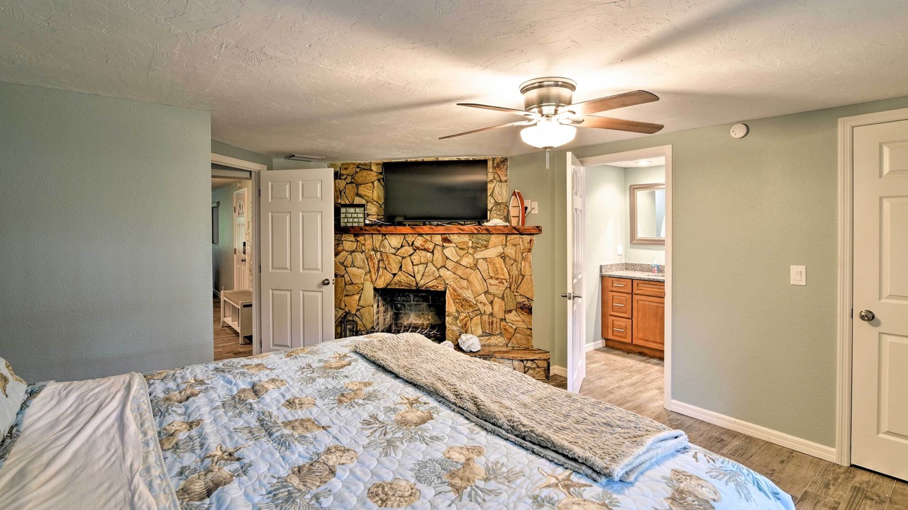 Photo of Livingroom in Yankeetown