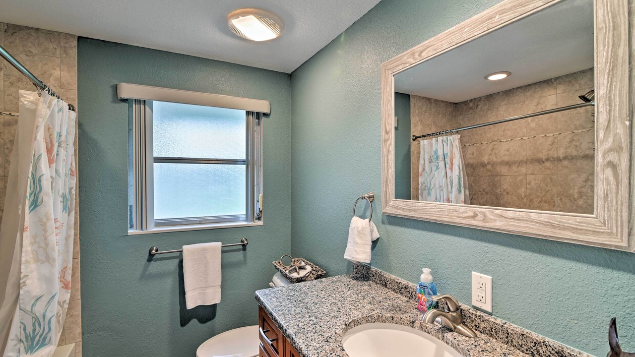 Photo of Bathroom in Yankeetown