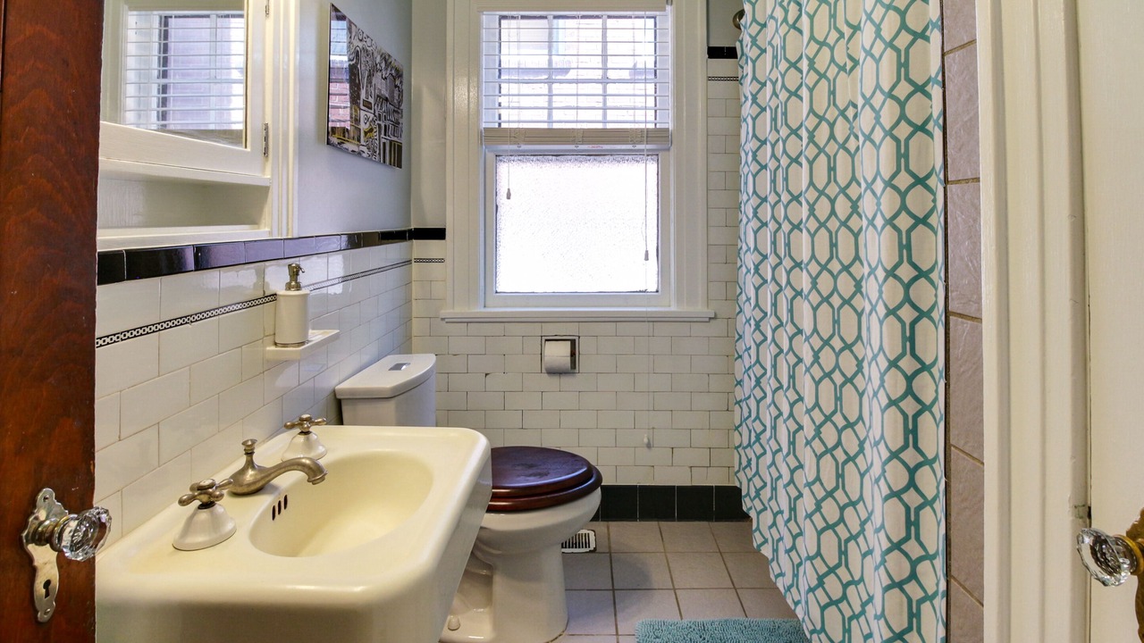 Photo of Bathroom in Poncey-Highland