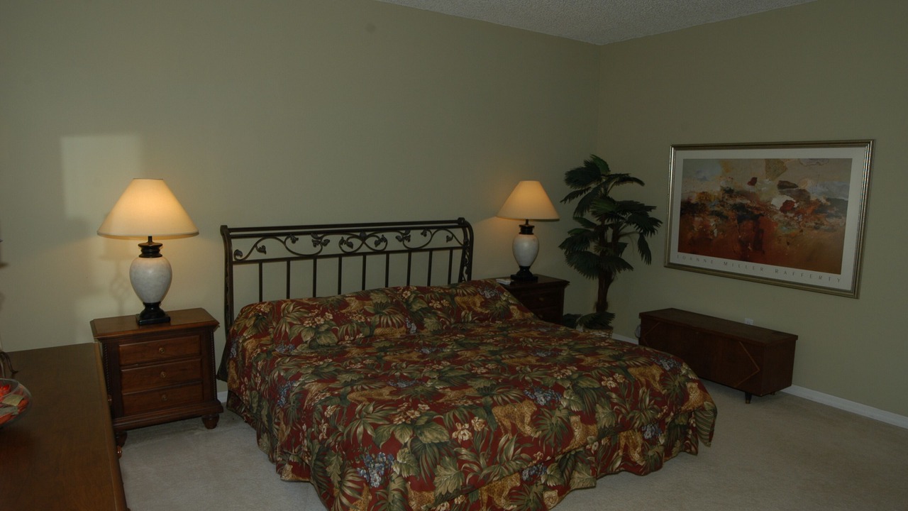 Photo of Bedroom in Crescent Lakes