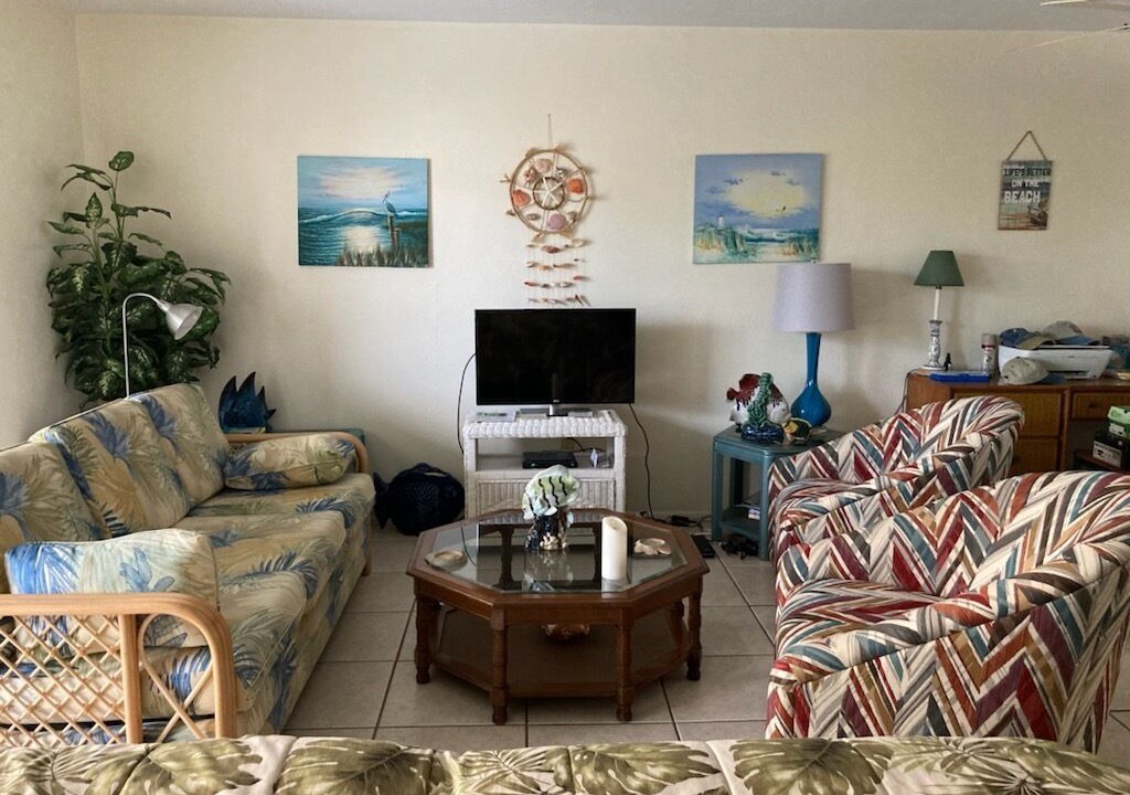 Photo of Livingroom in Vanderbilt Beach