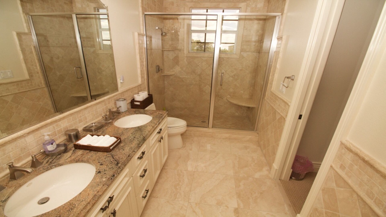 Photo of Bathroom in Independence Square