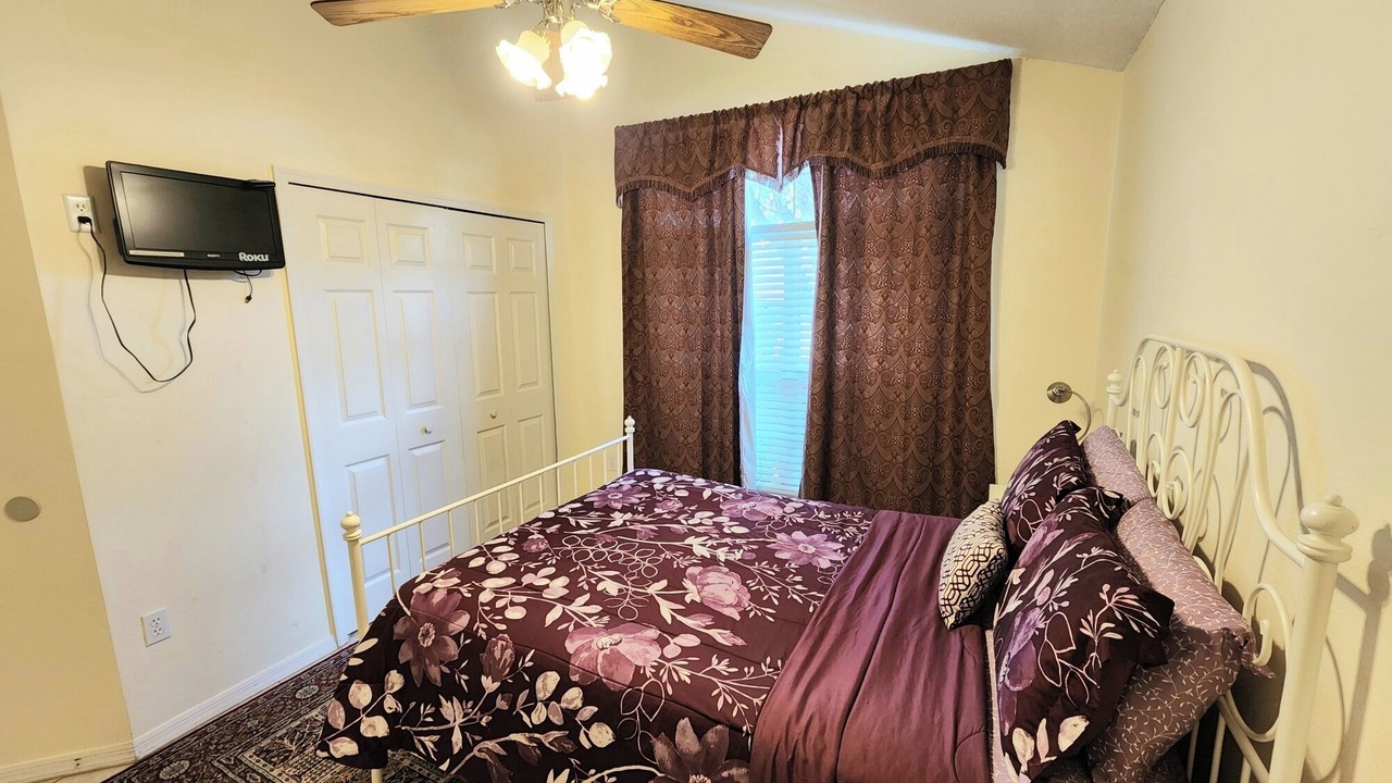 Photo of Bedroom in Creekside