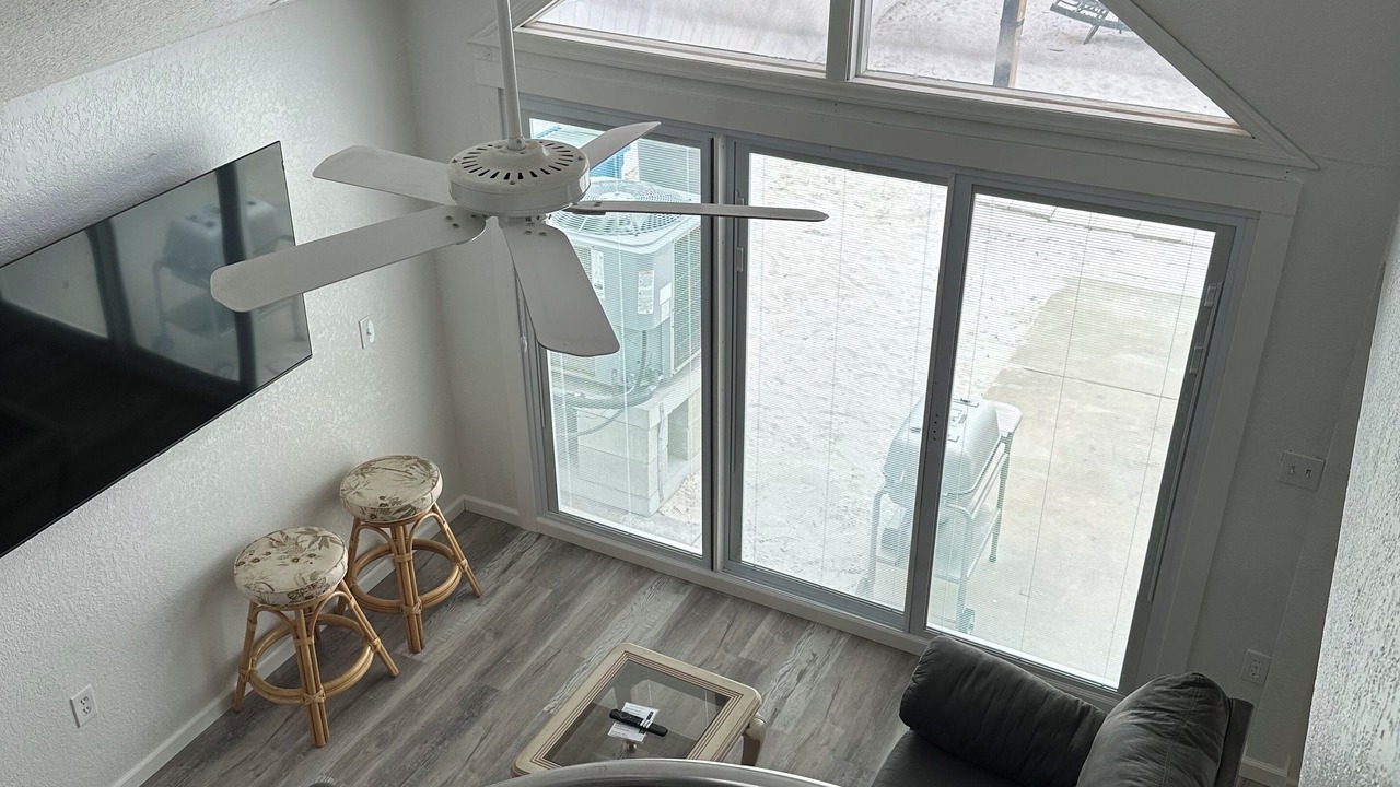 Photo of Livingroom in Treasure Island