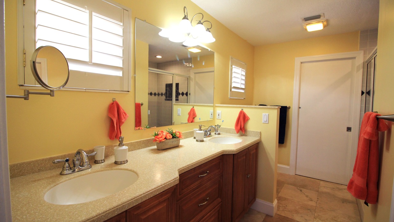 Photo of Bathroom in Town and River