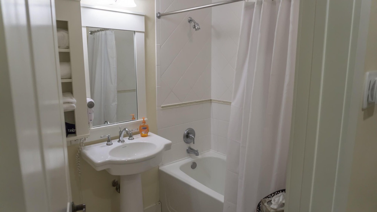 Photo of Bathroom in Baytowne Wharf