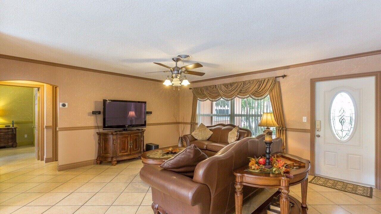 Photo of Livingroom in Cypress Lakes