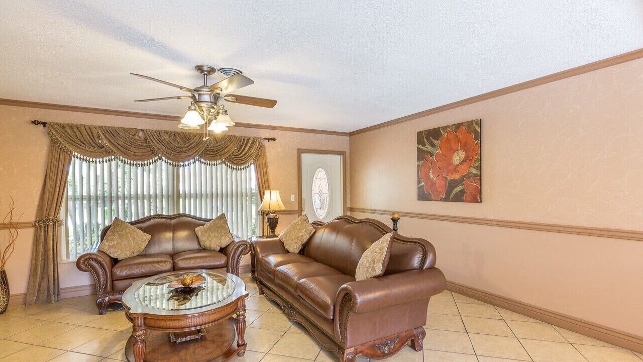 Photo of Livingroom in Cypress Lakes
