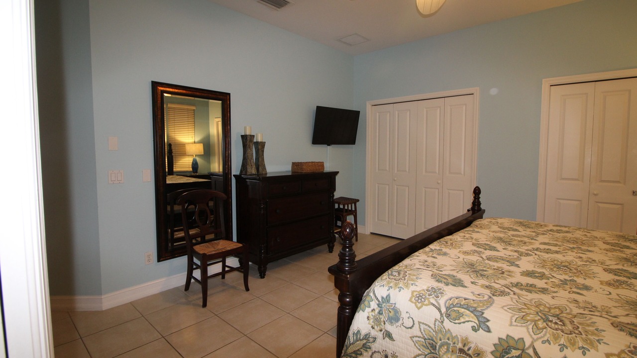 Photo of Bedroom in Naples Park