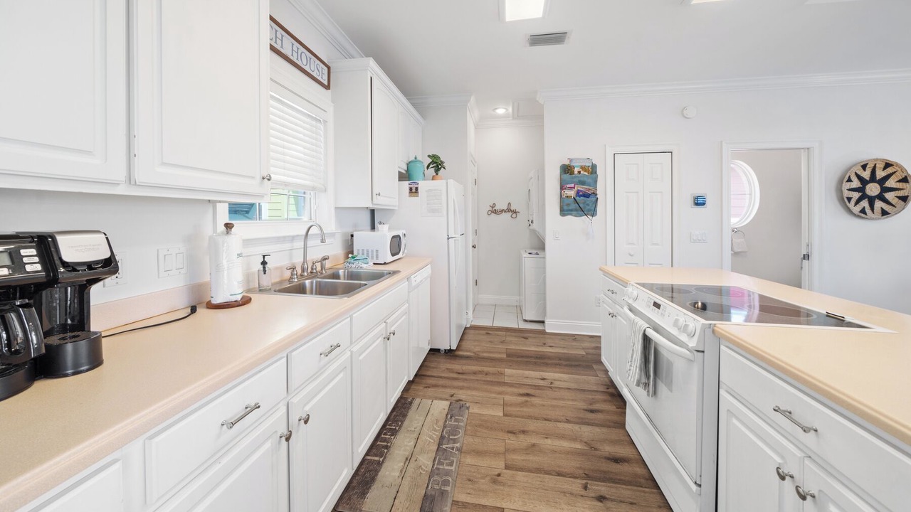 Photo of Kitchen in Lullwater Beach