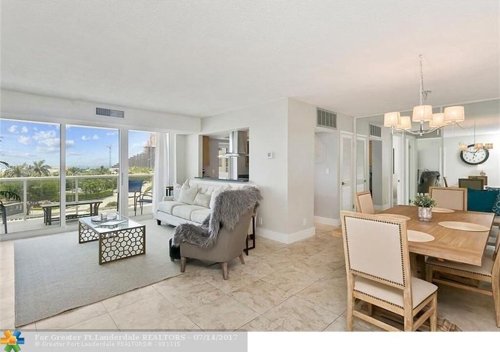 Photo of Livingroom in Lauderdale Beach