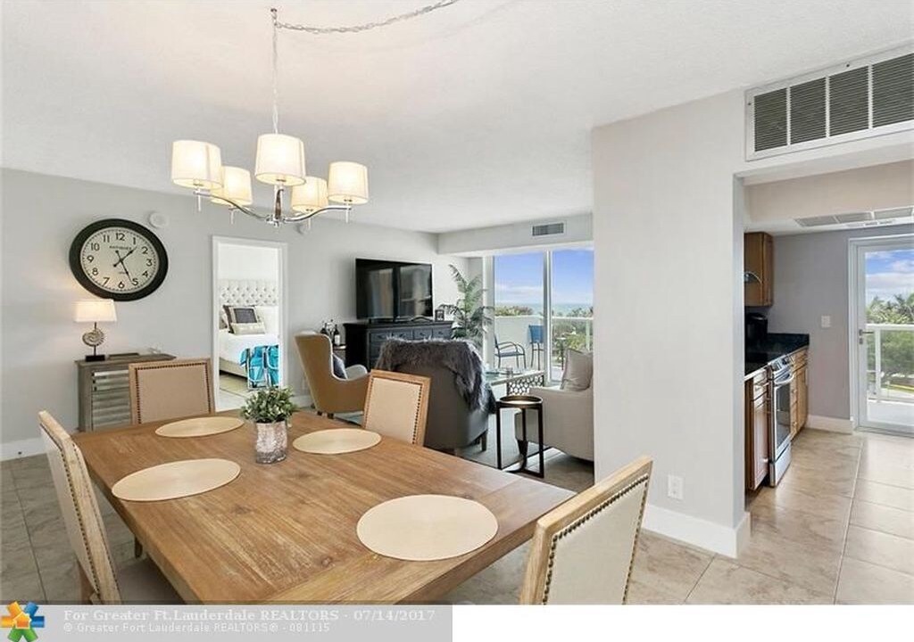 Photo of Livingroom in Lauderdale Beach