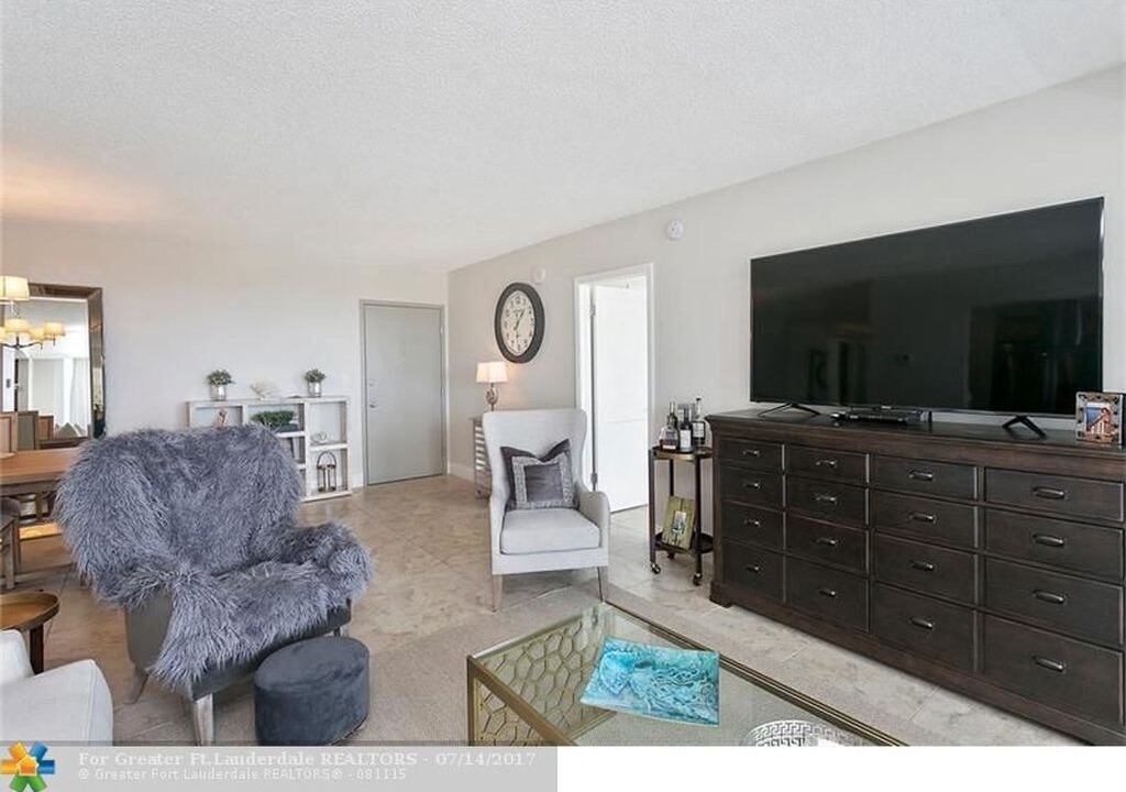 Photo of Livingroom in Lauderdale Beach
