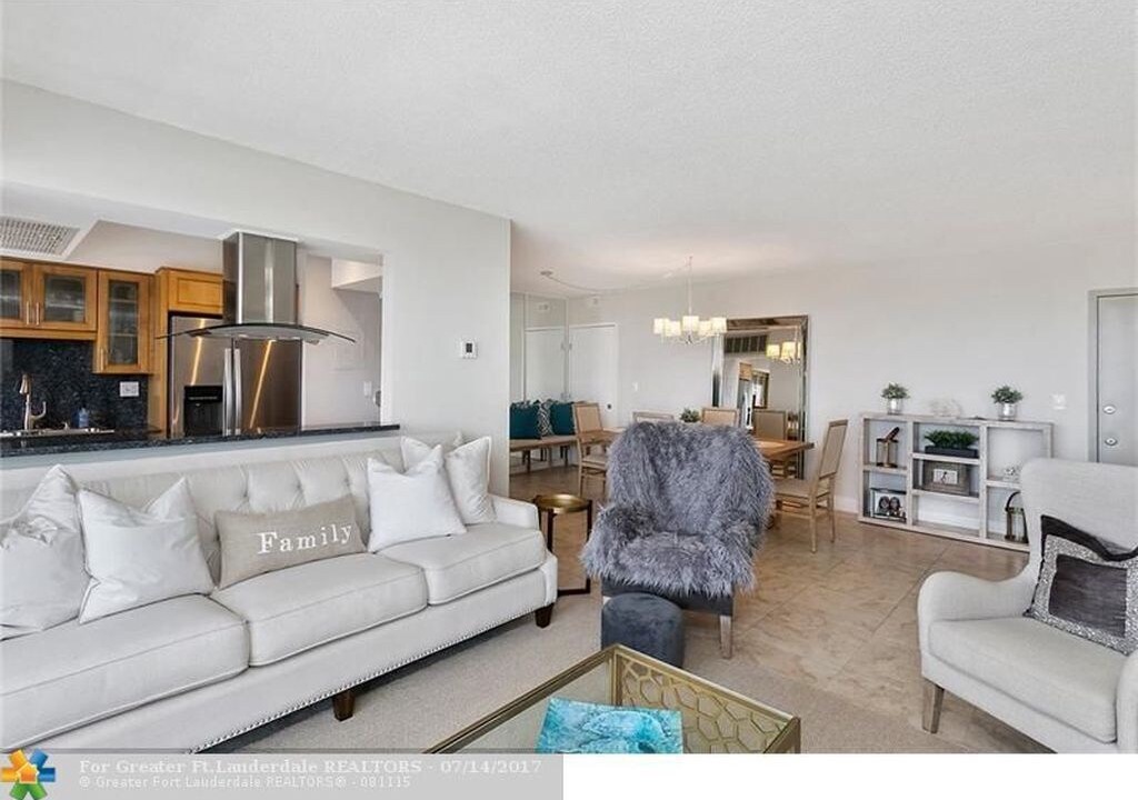 Photo of Livingroom in Lauderdale Beach