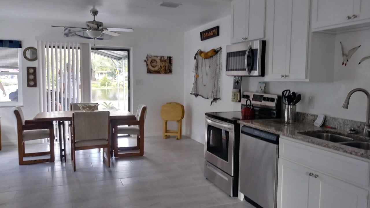Photo of Kitchen in Weeki Wachee Gardens