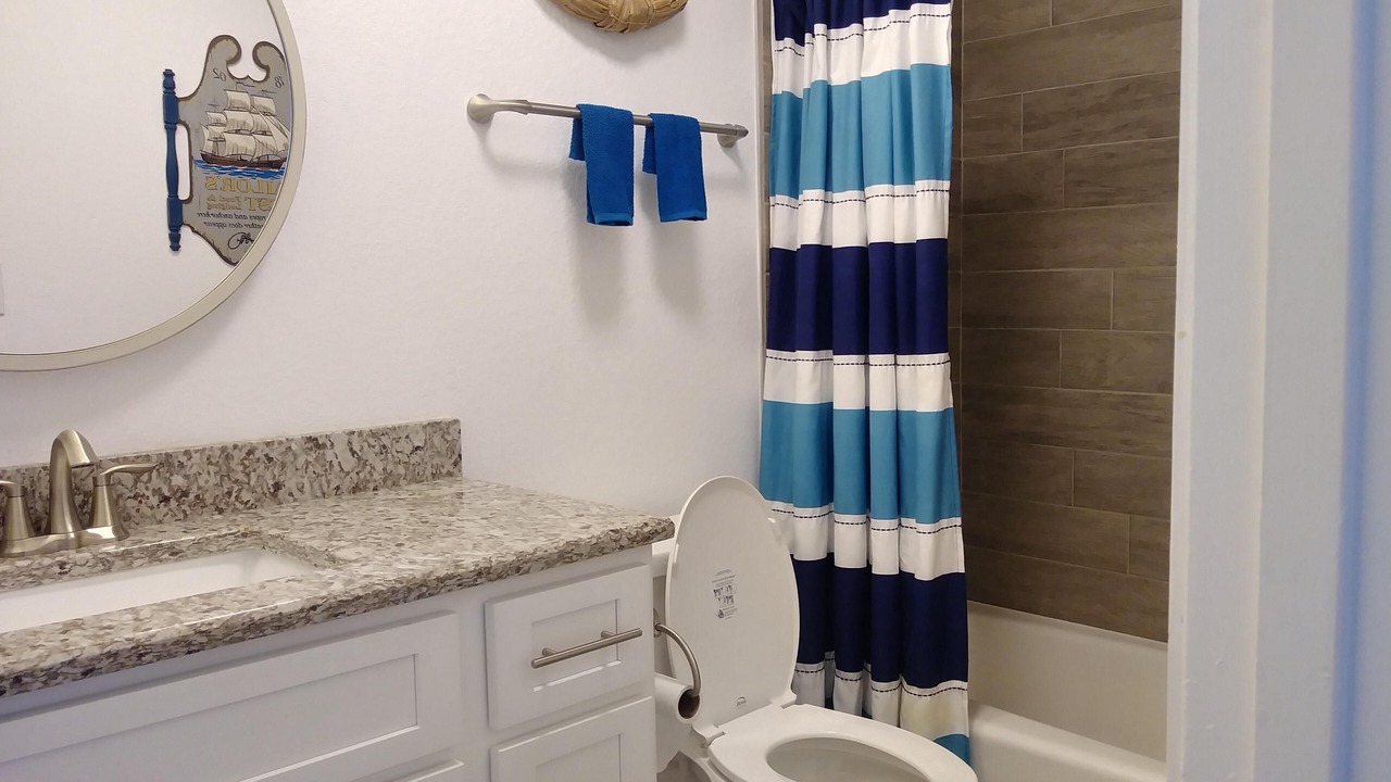 Photo of Bathroom in Weeki Wachee Gardens