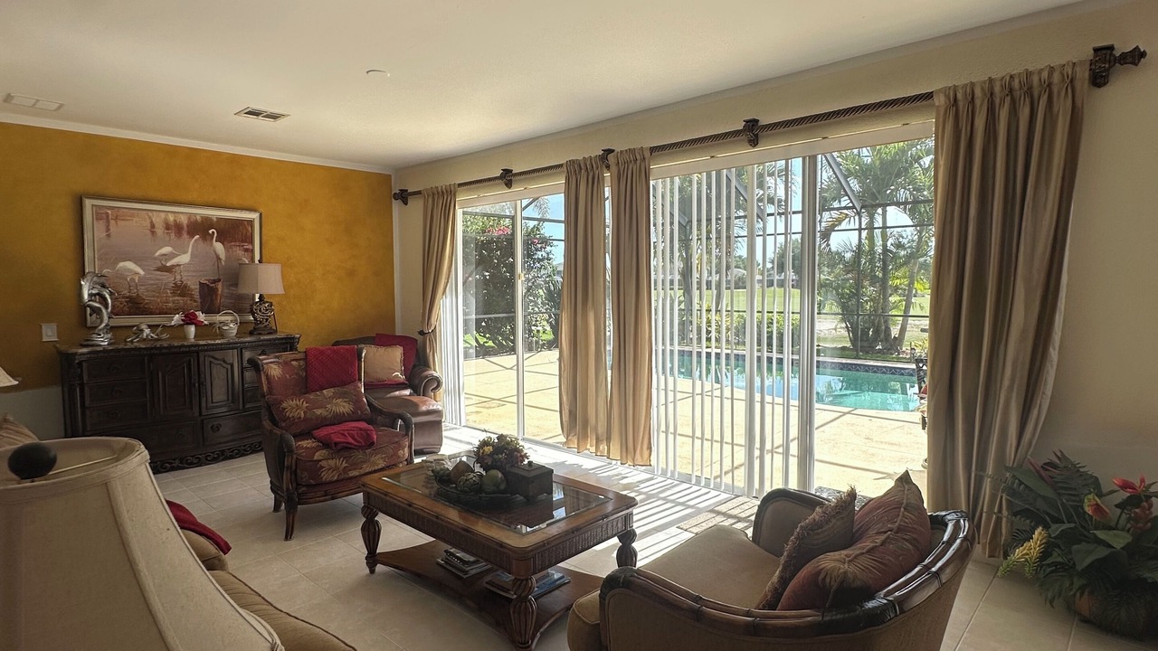 Photo of Livingroom in Stoneybrook