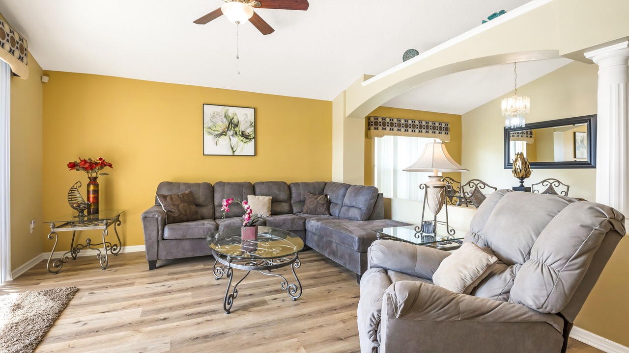 Photo of Livingroom in Eagle Pointe South