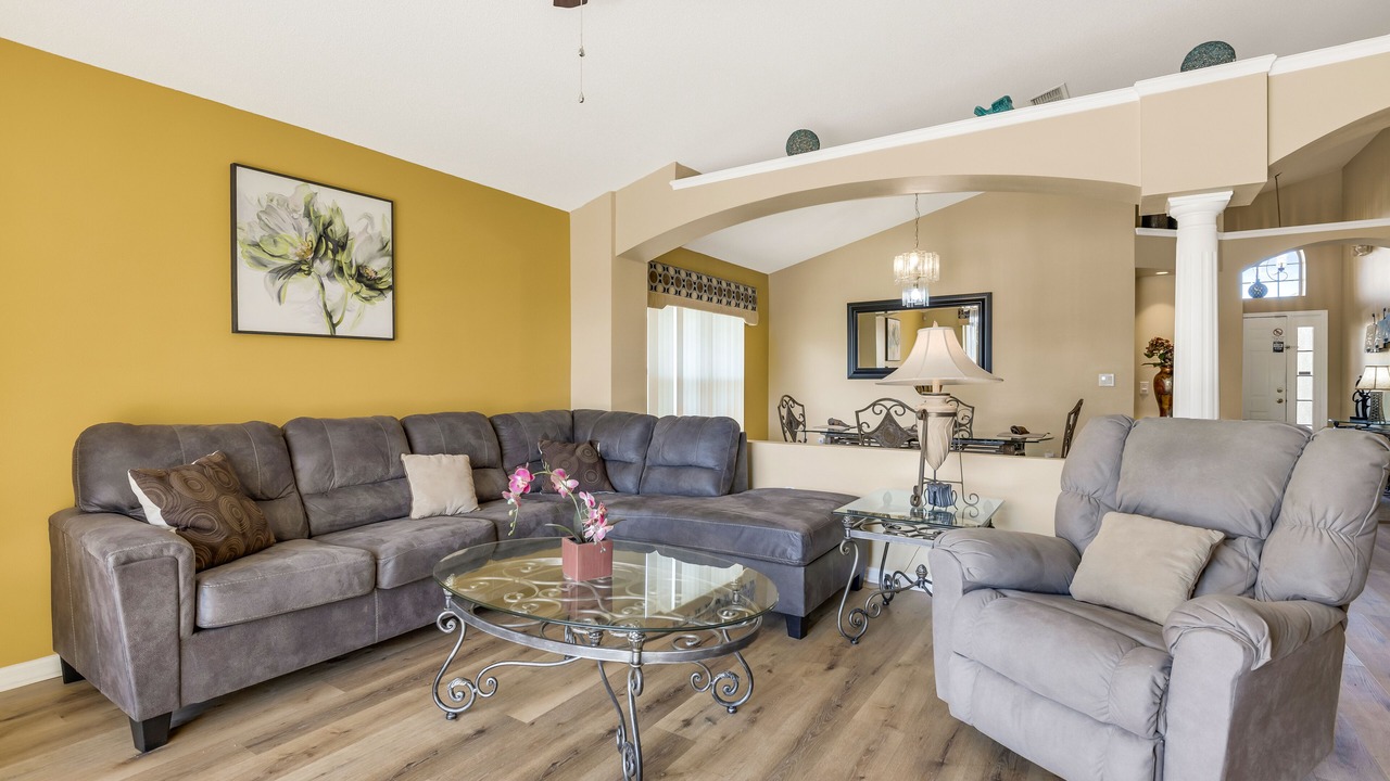 Photo of Livingroom in Eagle Pointe South