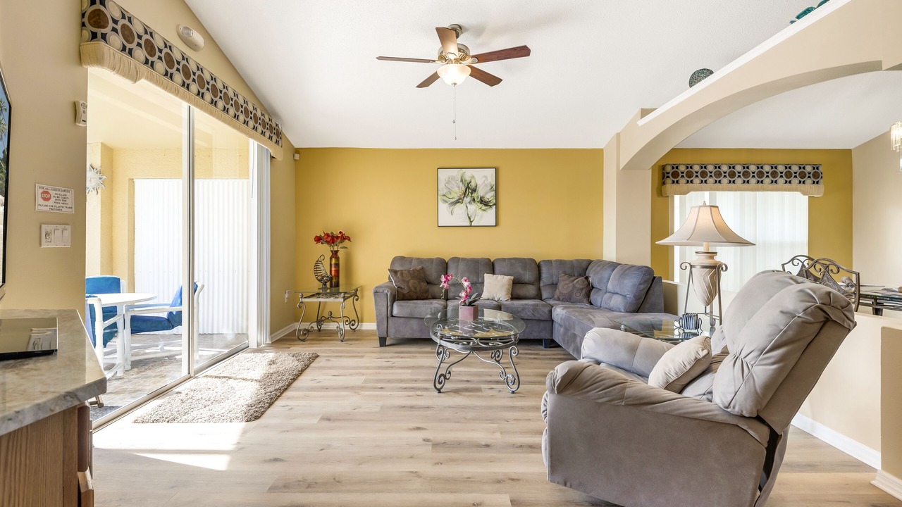 Photo of Livingroom in Eagle Pointe South
