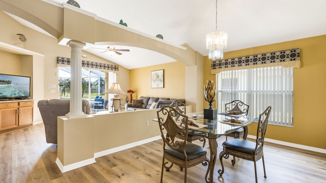 Photo of Livingroom in Eagle Pointe South