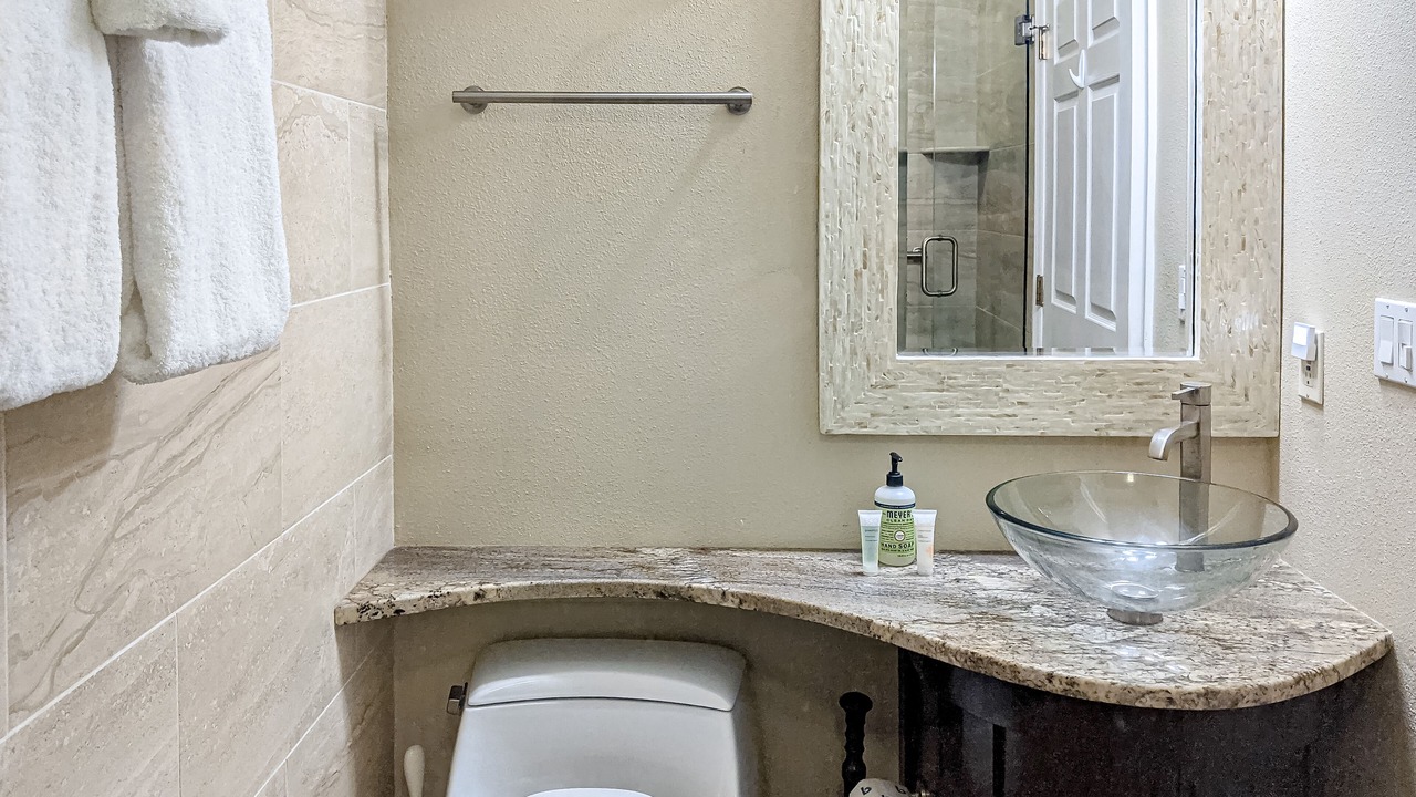Photo of Bathroom in Independence Square
