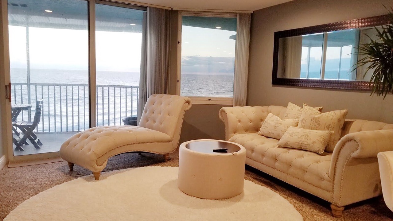 Photo of Livingroom in Gulfstream Beach