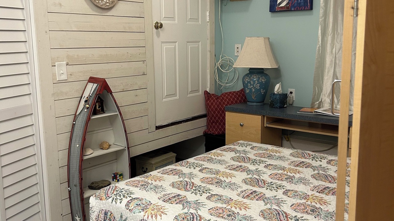 Photo of Bedroom in Crystal Beach
