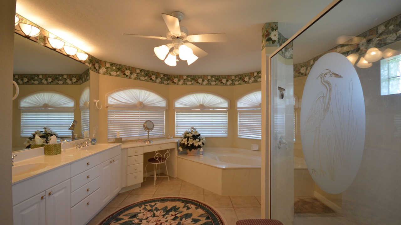 Photo of Bathroom in Pelican