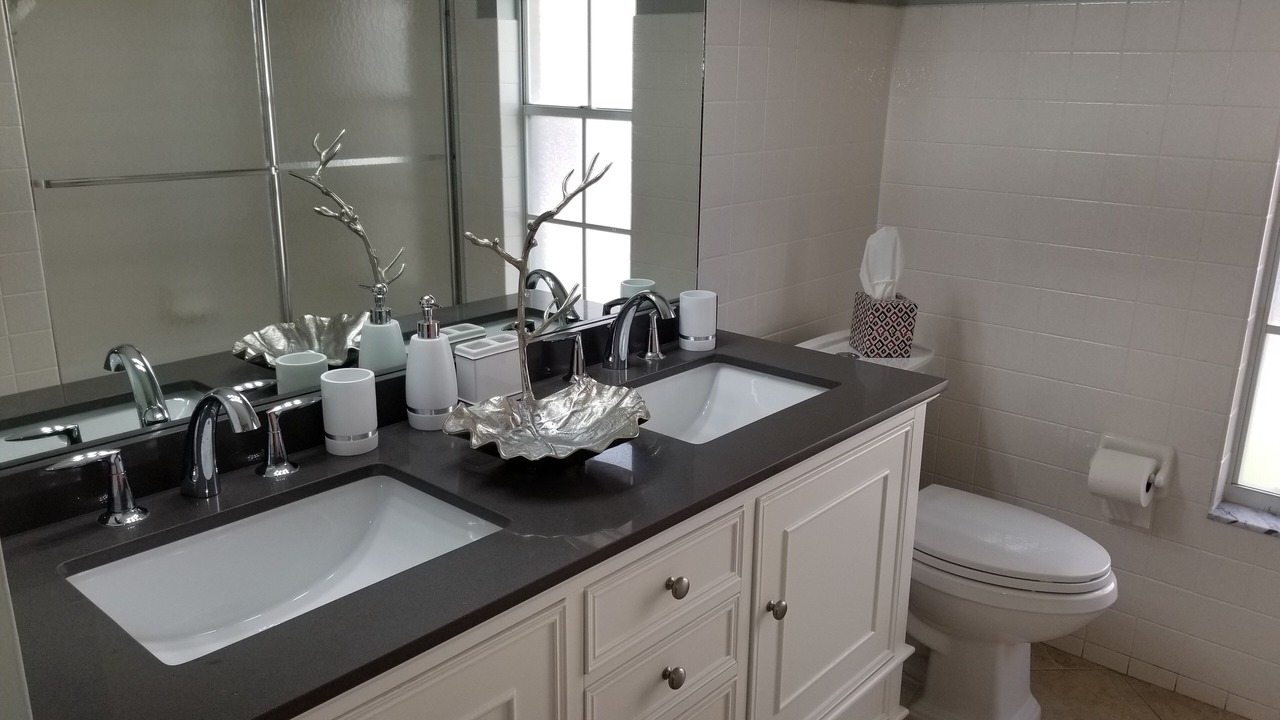 Photo of Bathroom in Crown Pointe