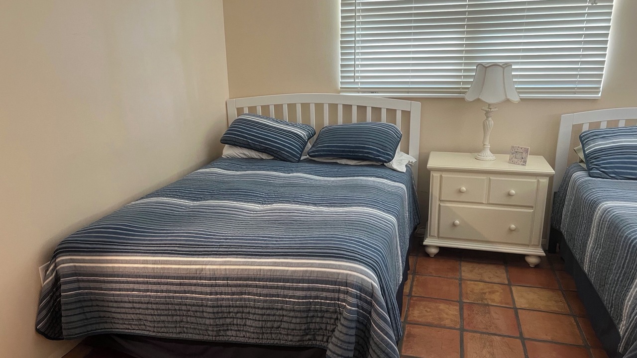 Photo of Bedroom in Doctor's Arm