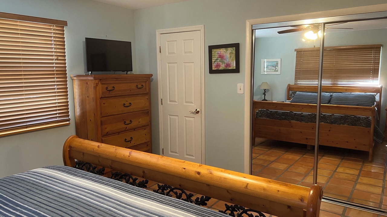 Photo of Bedroom in Doctor's Arm